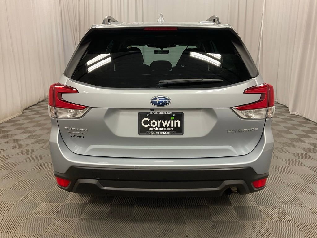 Used 2023 Subaru Forester Premium image 5