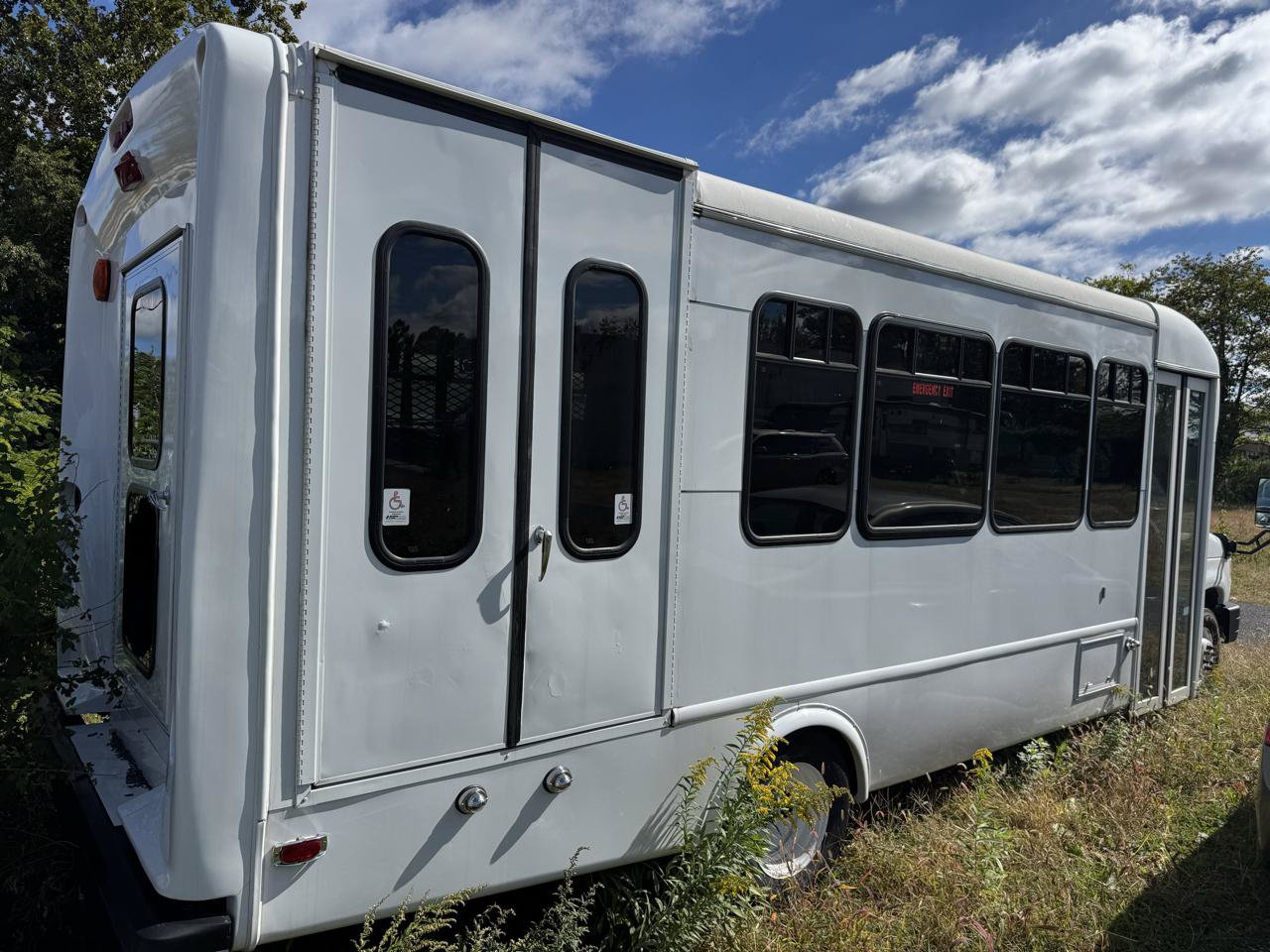 Used 2012 Ford E-450 and Econoline 450 Super Duty w/ Shuttle Bus Prep Pkg RWD image 2