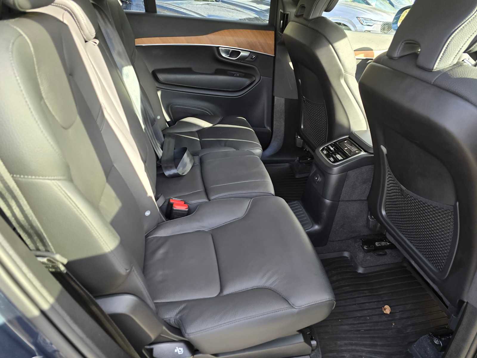 Certified 2024 Volvo XC90 T8 Plus w/ Protection Package Premier image 14