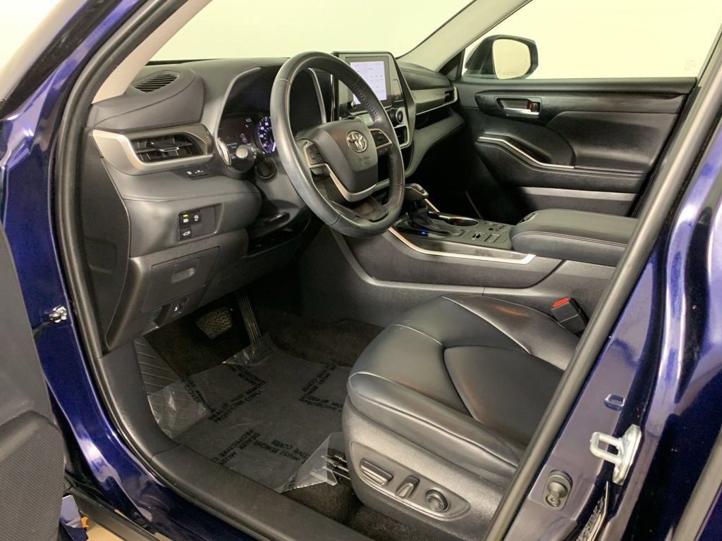Used 2023 Toyota Highlander XLE AWD/4WD image 31