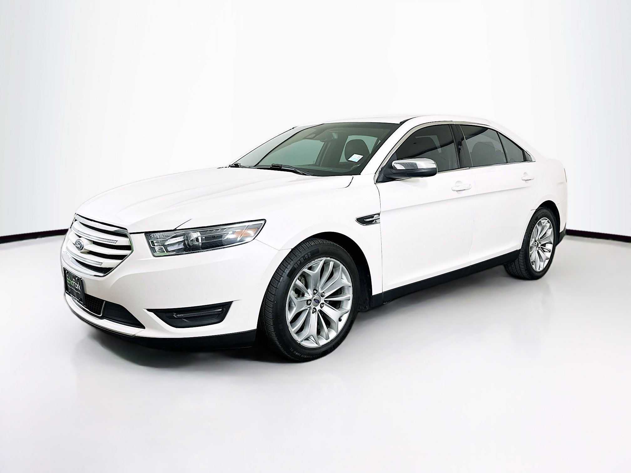 Used 2018 Ford Taurus Limited image 3