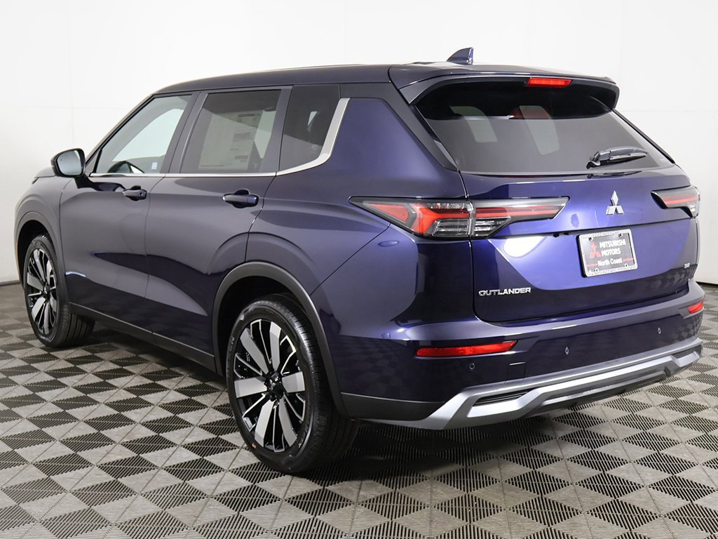 New 2025 Mitsubishi Outlander SE image 12
