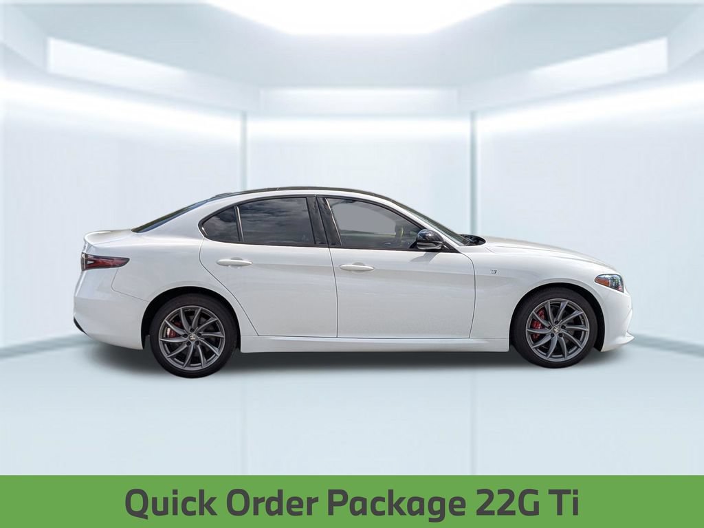 Used 2024 Alfa Romeo Giulia Ti AWD/4WD image 9