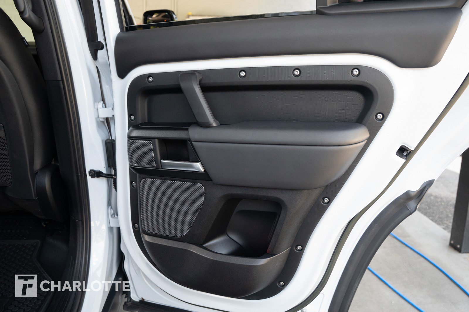 Used 2023 Land Rover Defender 110 V8 image 34