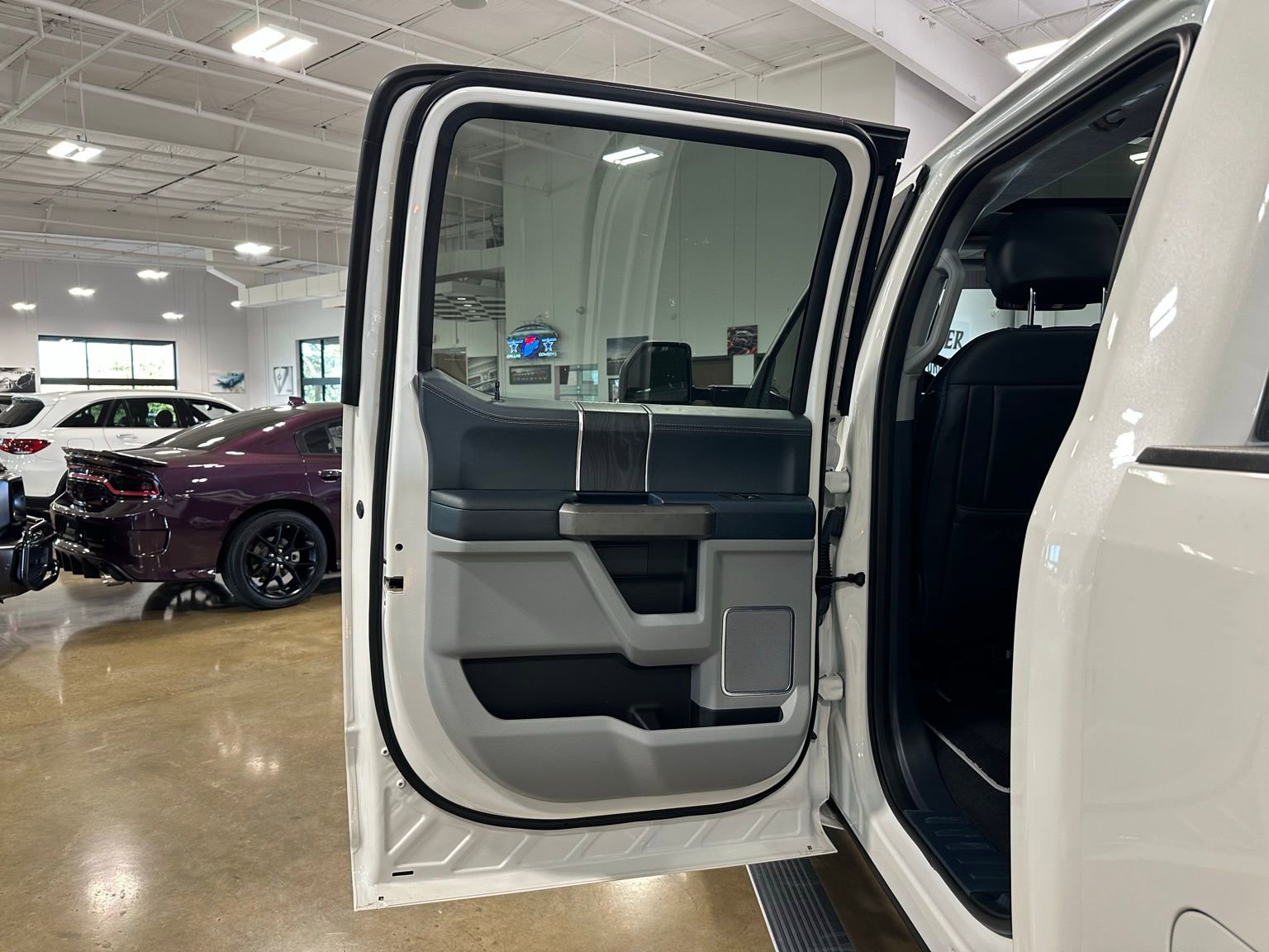 Used 2022 Ford F450 Limited w/ FX4 Off-Road Package image 37