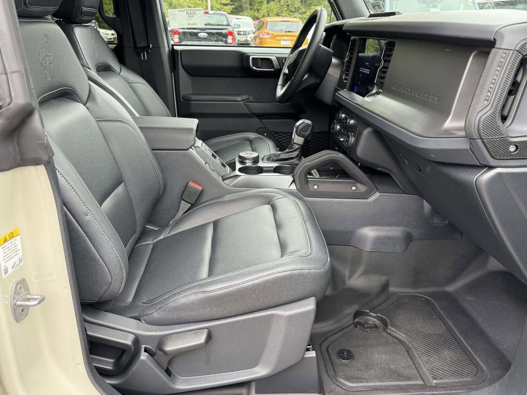 New 2025 Ford Bronco Badlands image 13