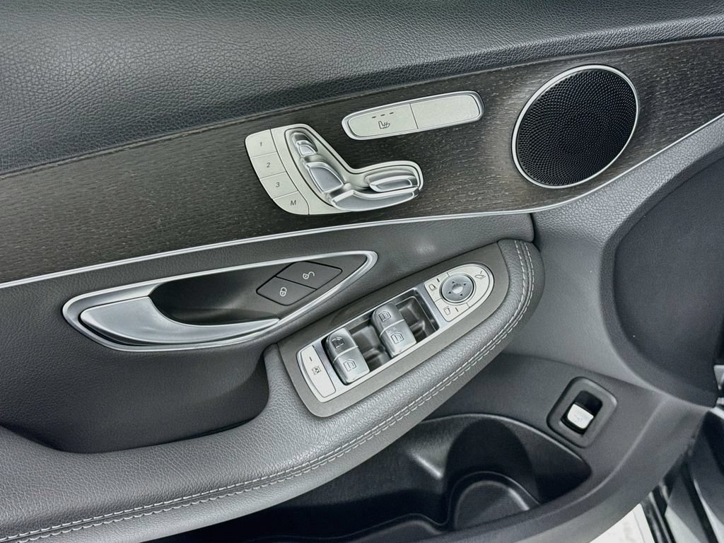 Used 2019 Mercedes-Benz C 300 Sedan image 23