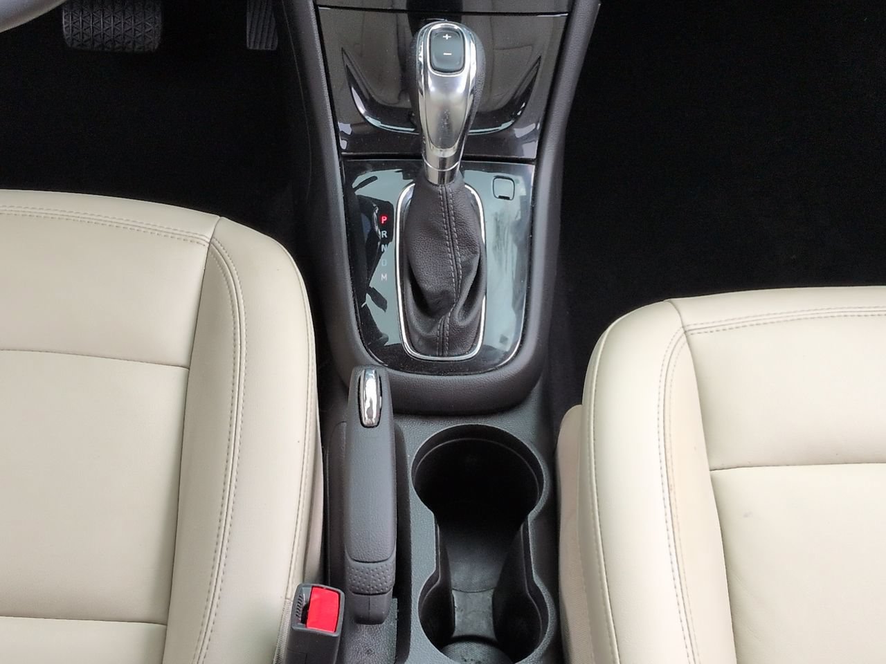 Used 2019 Buick Encore Essence w/ Safety Package II FWD image 19