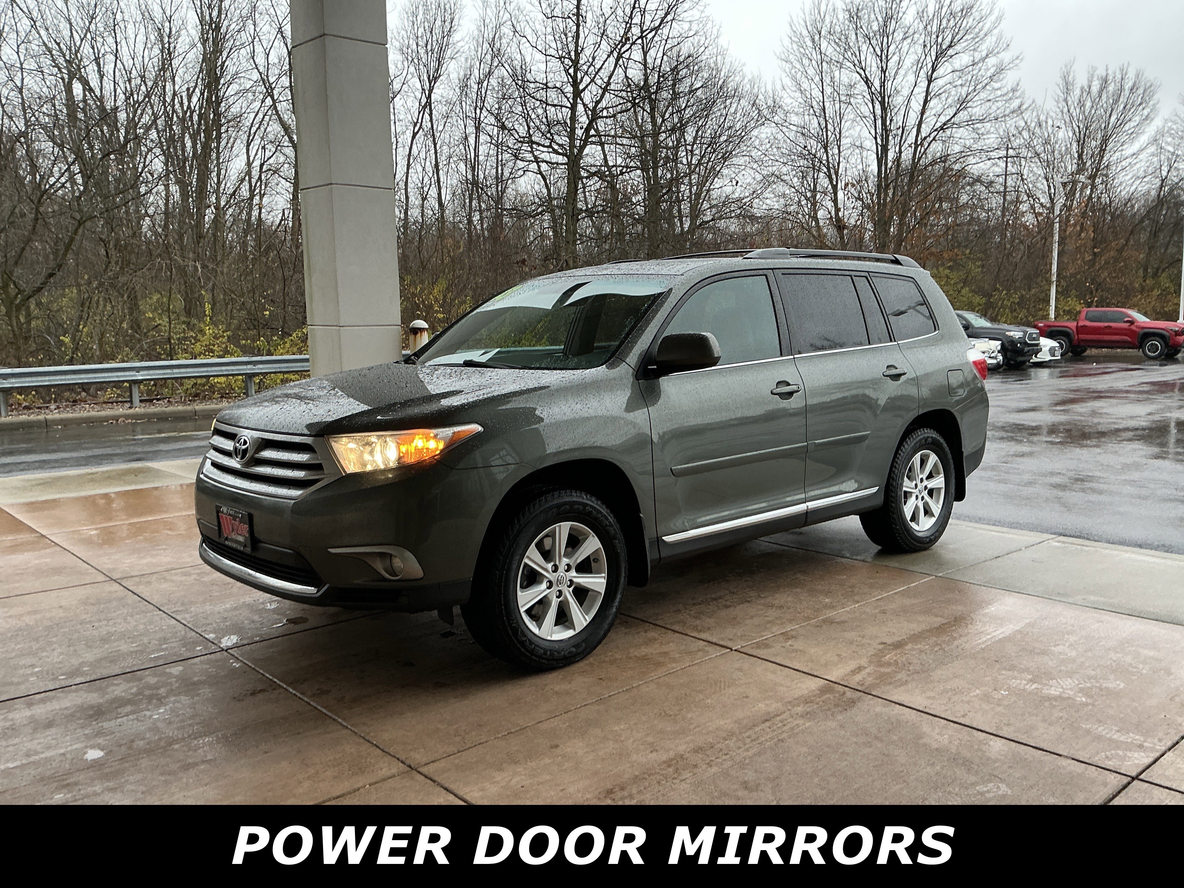 Used 2013 Toyota Highlander Plus image 3