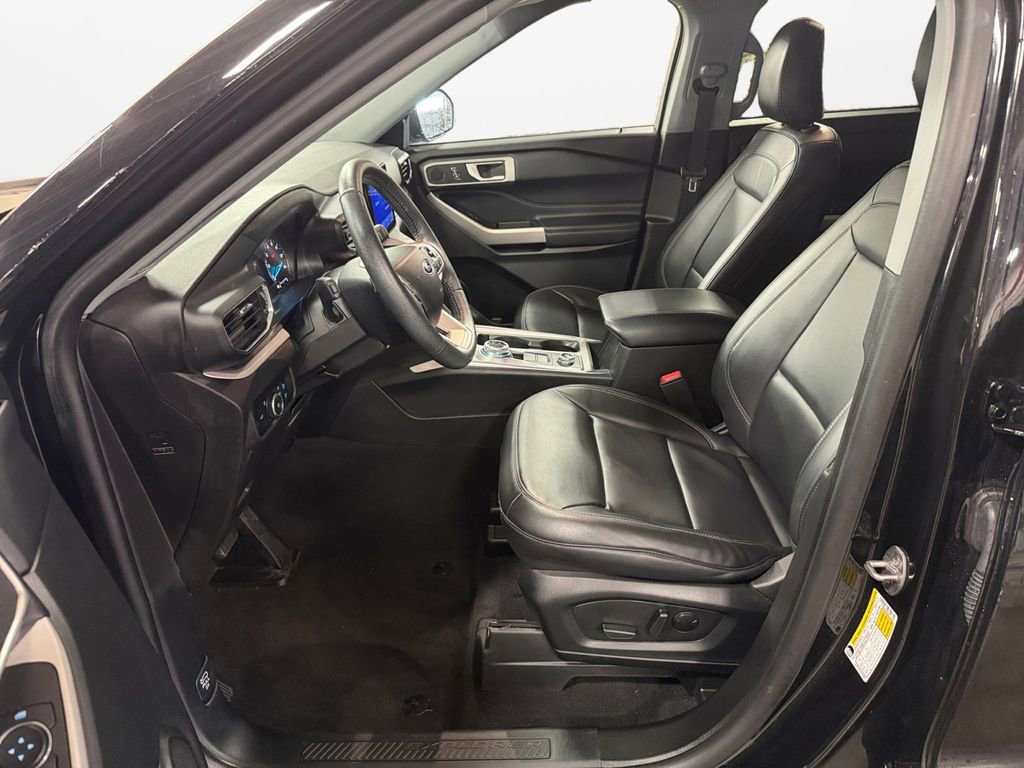 Used 2023 Ford Explorer XLT w/ Equipment Group 202A image 15