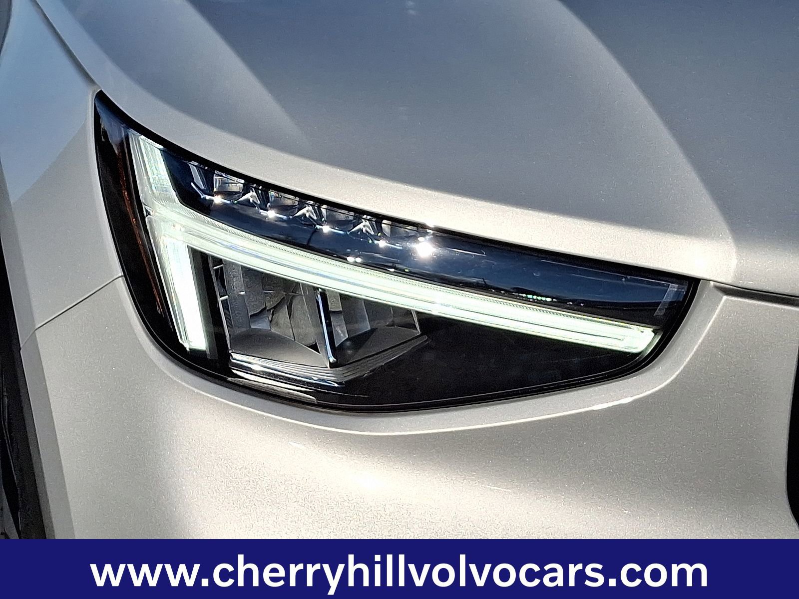 Certified 2025 Volvo XC40 B5 Plus image 10