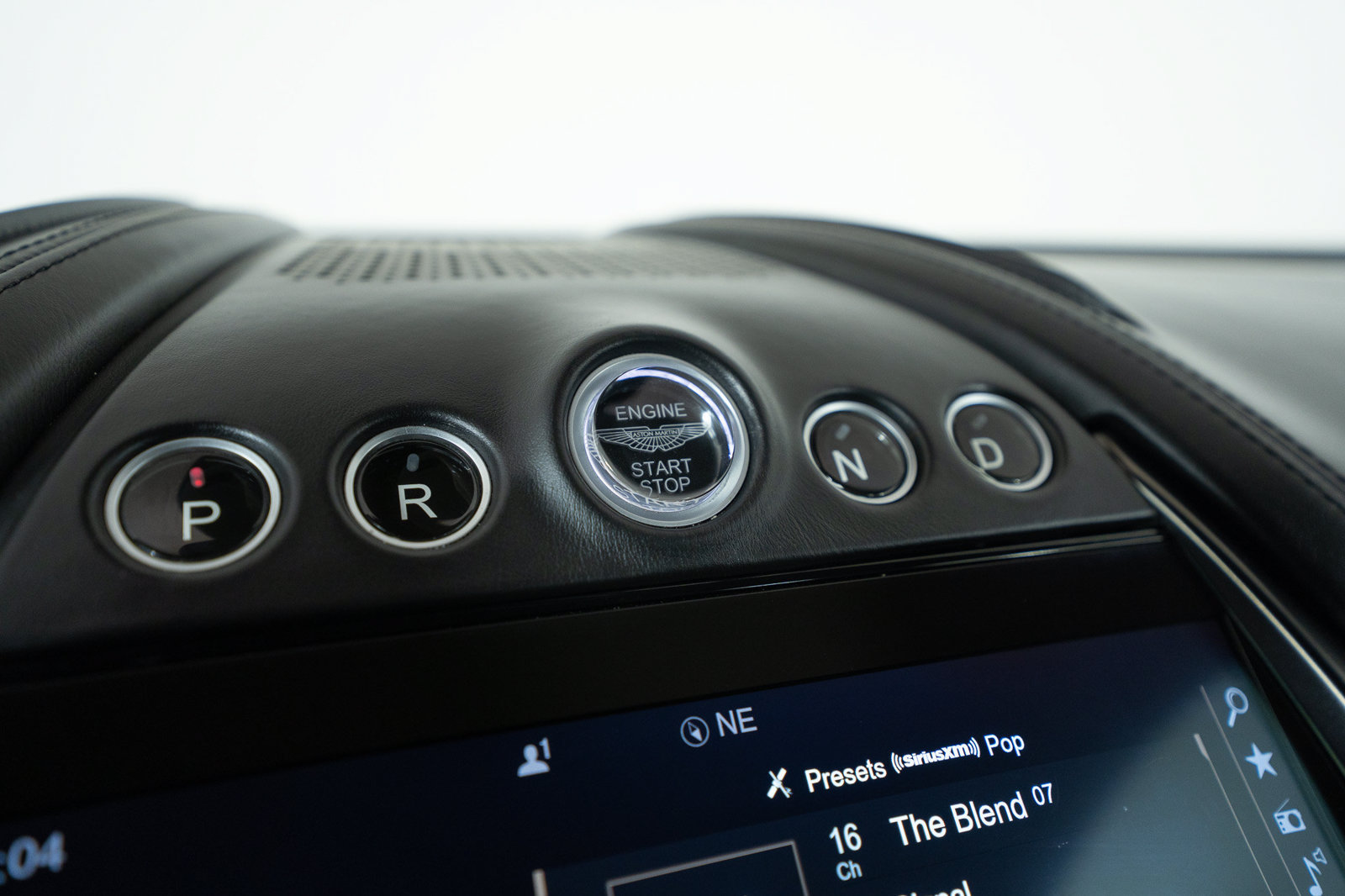 Used 2021 Aston Martin DBX AWD/4WD image 33