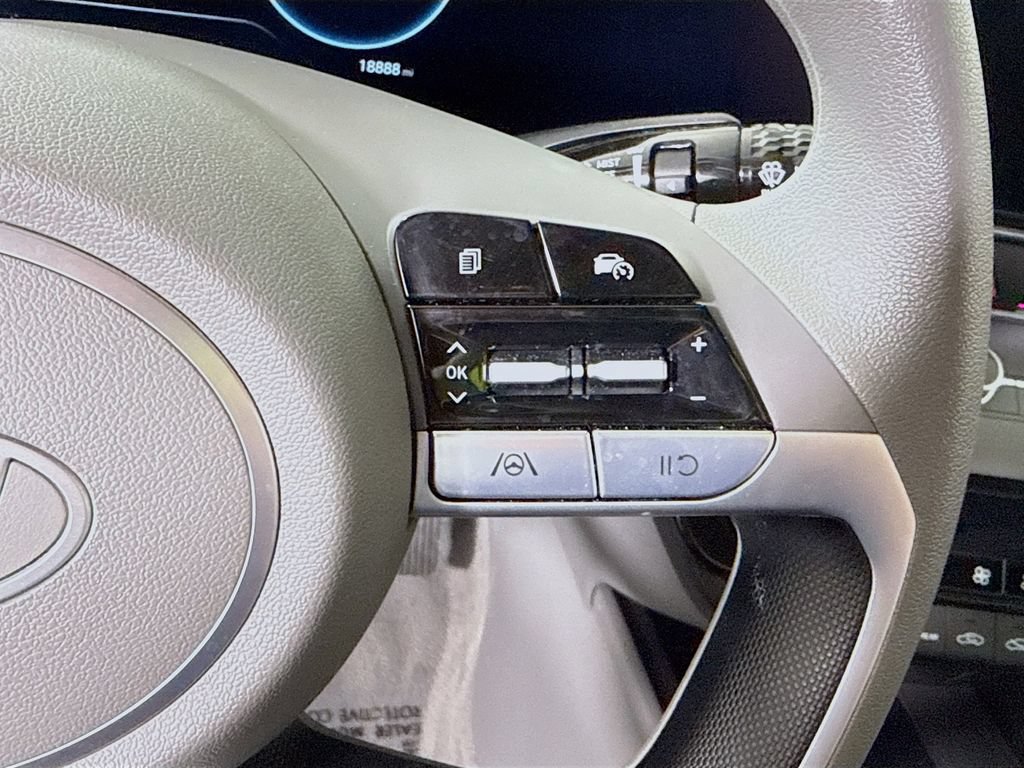 Used 2024 Hyundai Elantra SEL FWD image 22