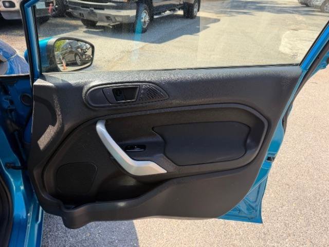 Used 2013 Ford Fiesta SE FWD image 32