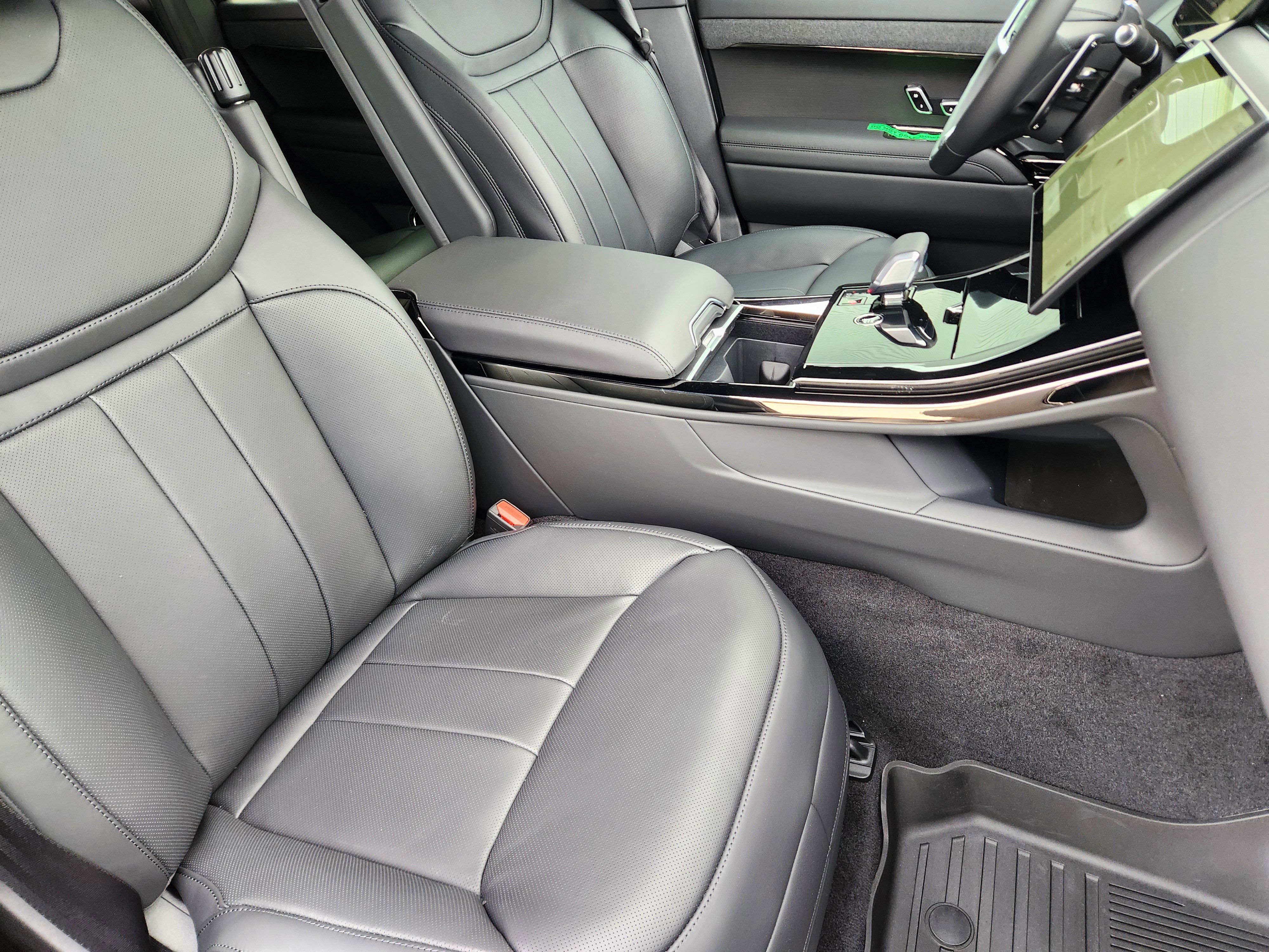 New 2026 Land Rover Range Rover Sport SE AWD/4WD image 9