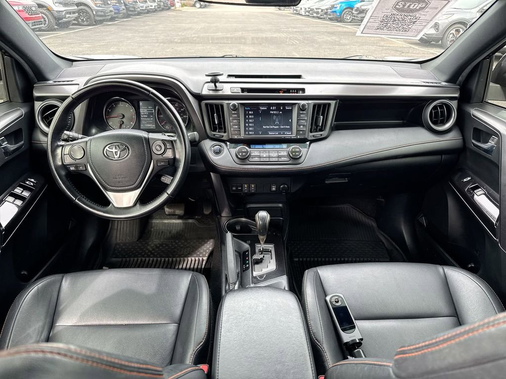 Used 2017 Toyota RAV4 SE w/ Advanced Technology Package image 10