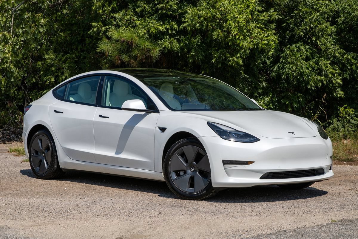 Used 2022 Tesla Model 3 Long Range AWD/4WD image 3