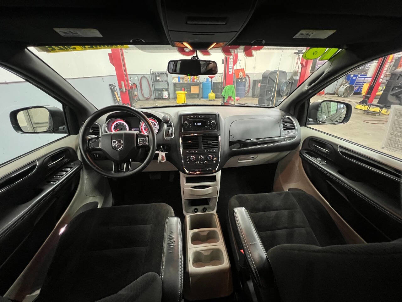 Used 2016 Dodge Grand Caravan SE image 20