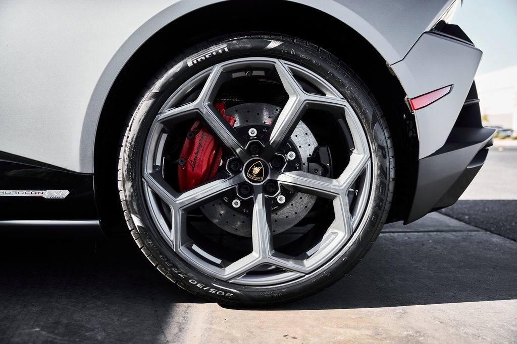 Used 2023 Lamborghini Huracan EVO image 28