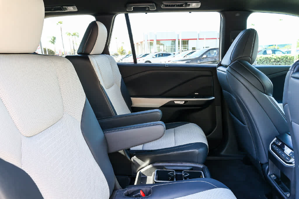 Used 2025 Lexus TX 500h AWD w/ Technology Package image 19