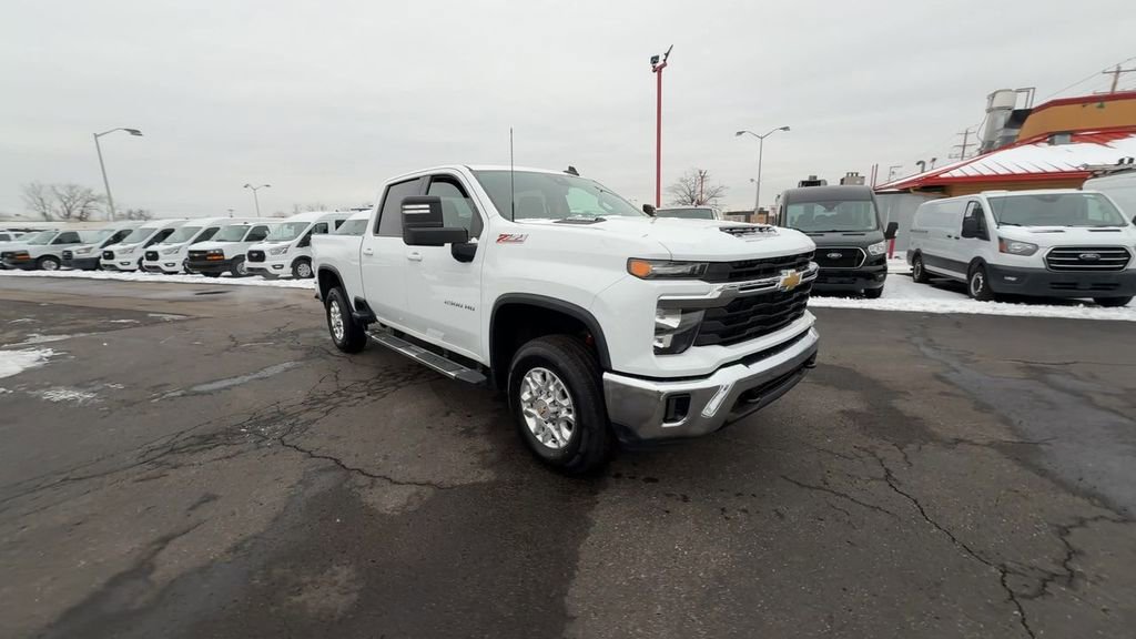 Used 2024 Chevrolet Silverado 2500 LT image 2