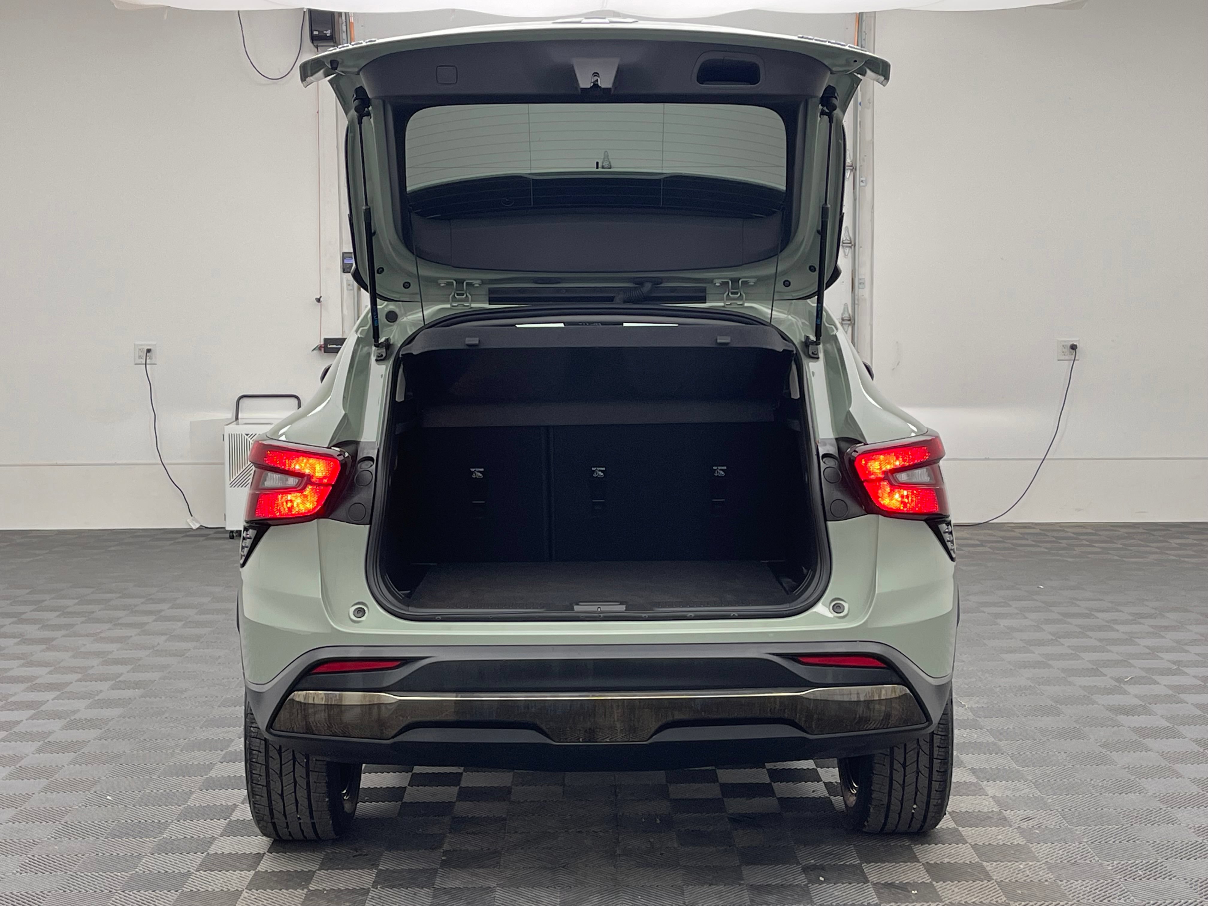 Used 2024 Chevrolet Trax ACTIV w/ Driver Confidence Package FWD image 9
