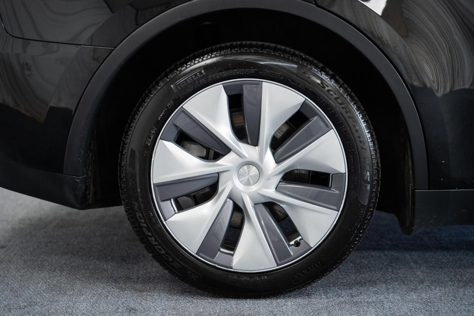 Used 2024 Tesla Model Y Long Range AWD/4WD image 18