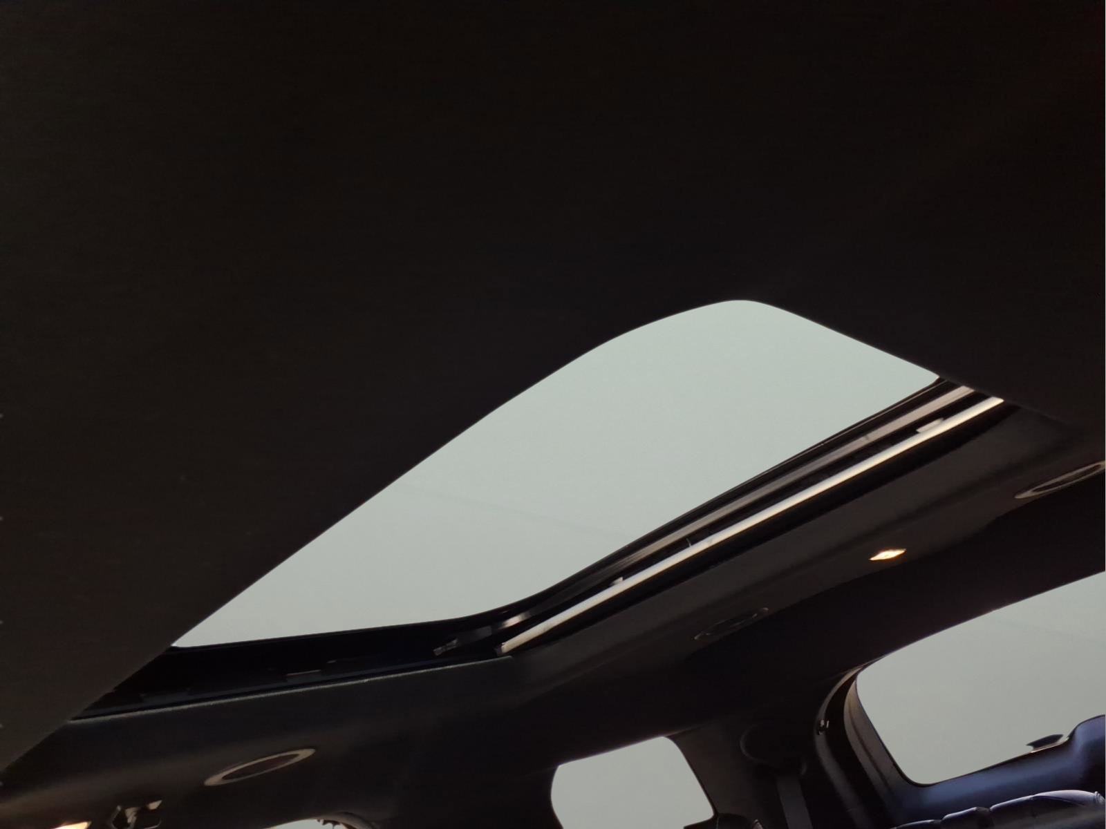 Used 2018 Ford Explorer Platinum image 16