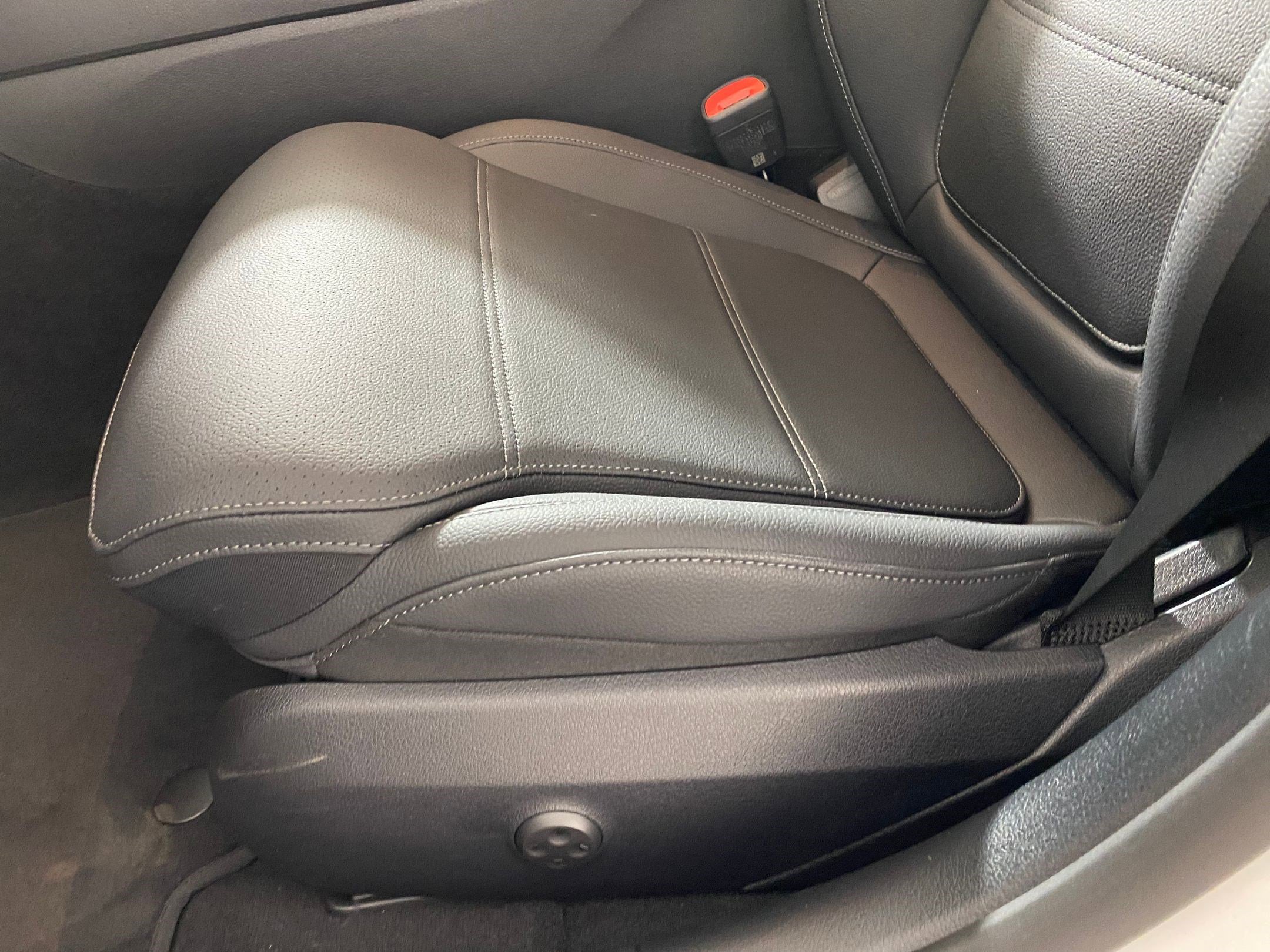 Used 2025 Mercedes-Benz C 300 4MATIC Sedan image 12