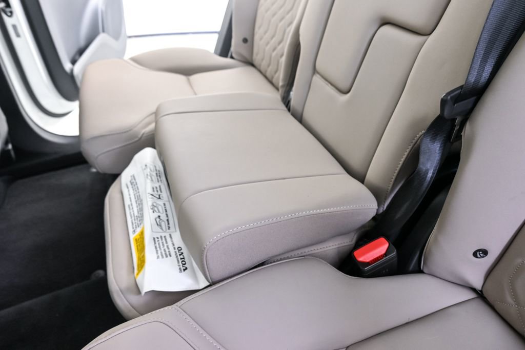 Certified 2025 Volvo XC90 B6 Plus image 24