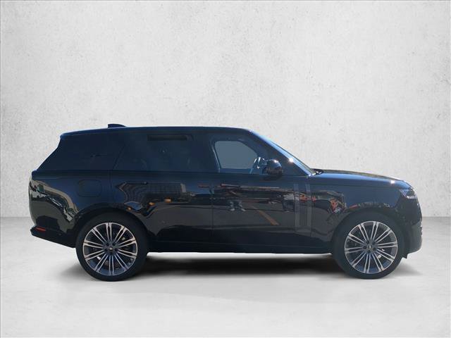 Used 2025 Land Rover Range Rover SE AWD/4WD image 4