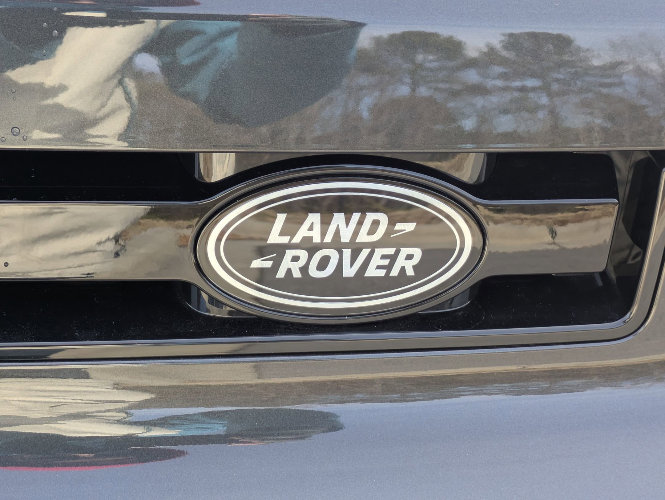 New 2026 Land Rover Defender 110 X-Dynamic SE image 31