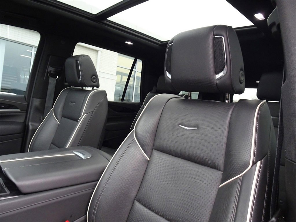 Certified 2022 Cadillac Escalade Sport w/ Touring Package image 11