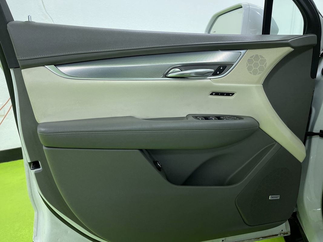 Used 2017 Cadillac XT5 Luxury w/ Driver Awareness Package image 17