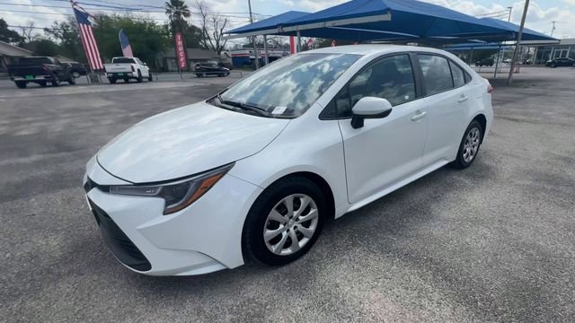 Used 2025 Toyota Corolla LE FWD image 4