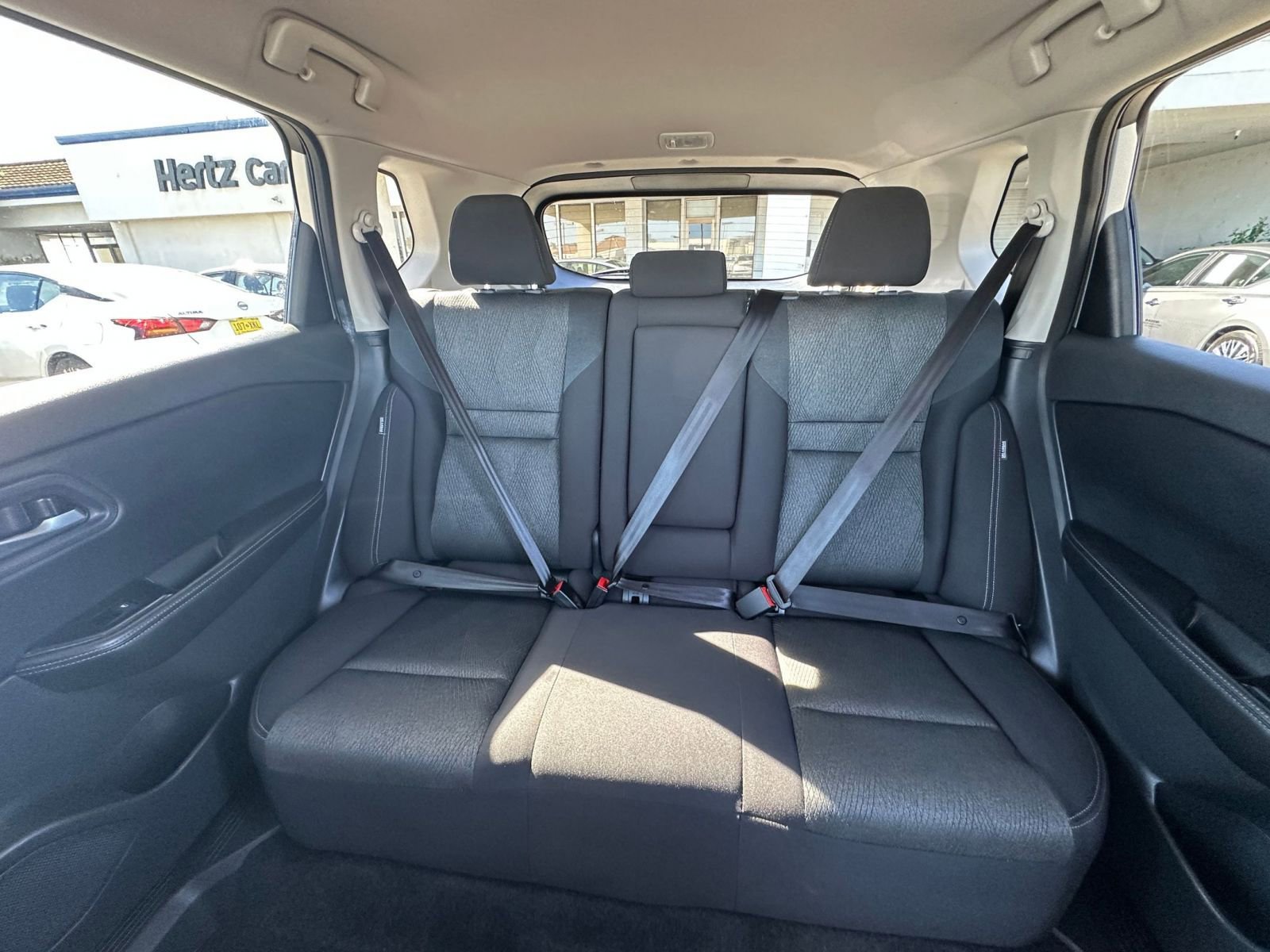 Used 2025 Nissan Rogue SV image 40