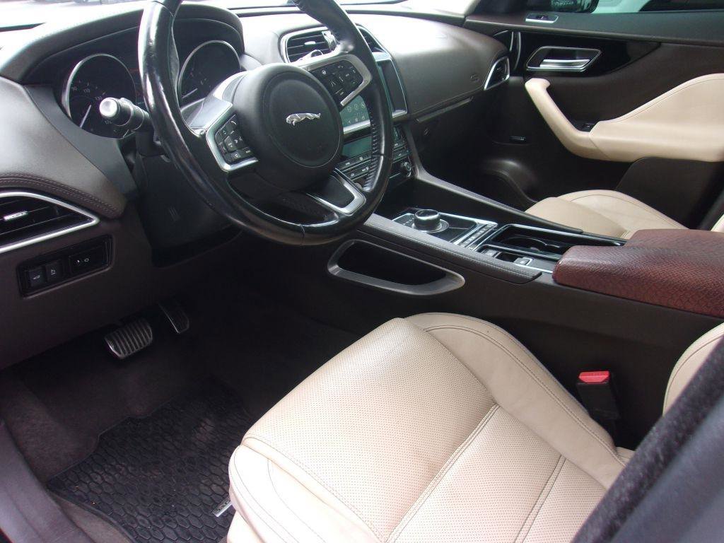 Used 2019 Jaguar F-PACE Prestige image 8