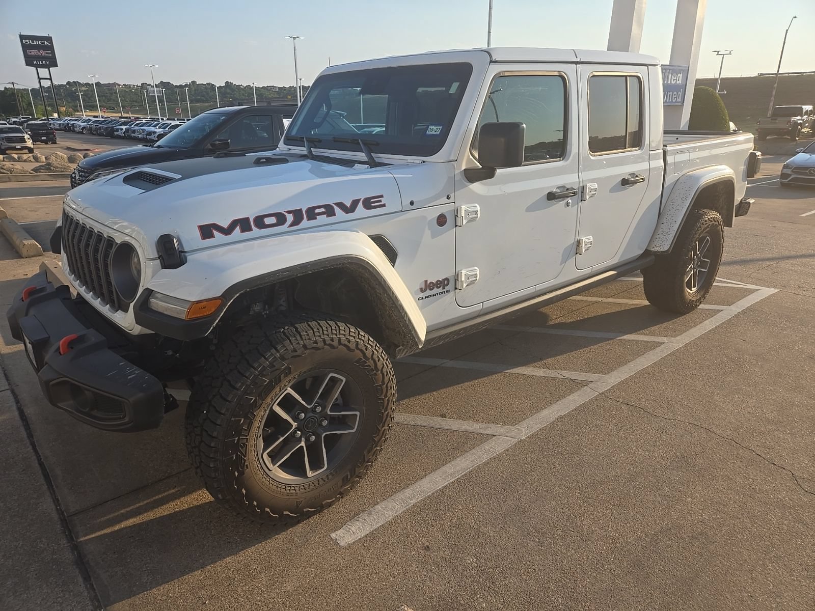 Used 2025 Jeep Gladiator Mojave w/ Convenience Group AWD/4WD image 2