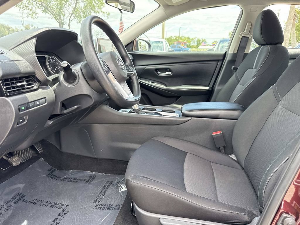 Certified 2025 Nissan Sentra SV FWD image 19