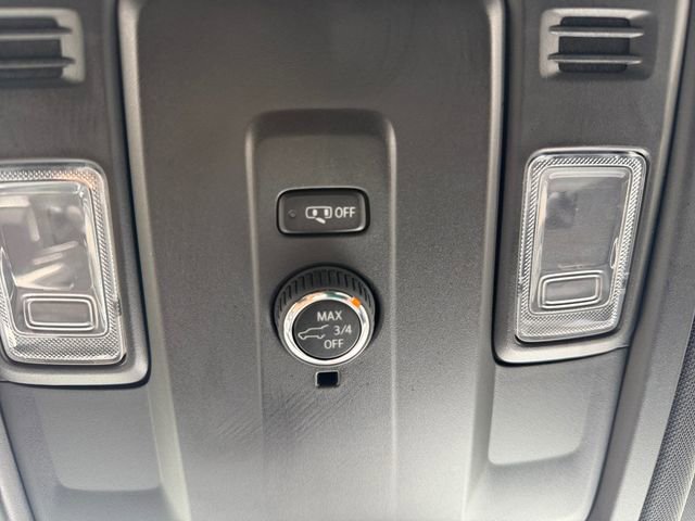 Used 2025 Chevrolet Suburban Z71 AWD/4WD image 29