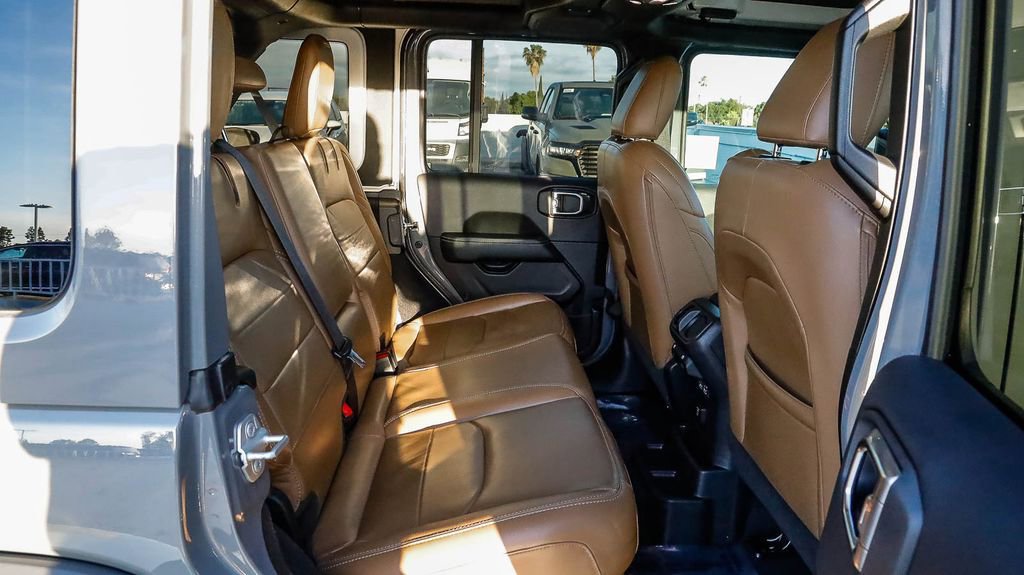 Used 2023 Jeep Wrangler Unlimited Sahara w/ Cold Weather Group AWD/4WD image 20