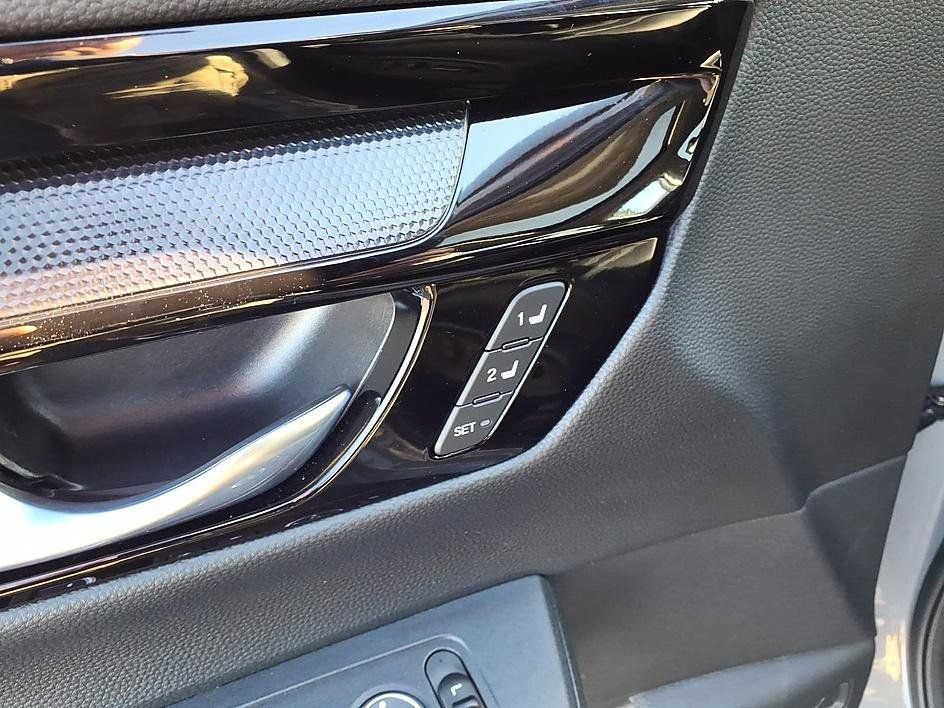 Used 2025 Honda CR-V EX-L image 11