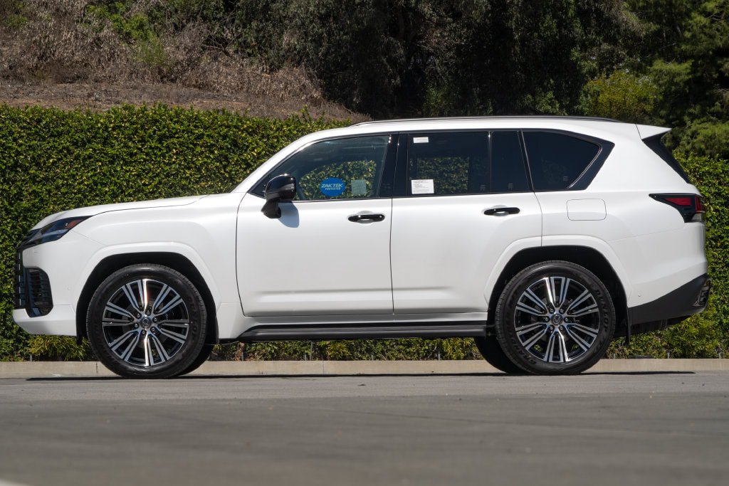 New 2026 Lexus LX 700h Luxury AWD/4WD image 6