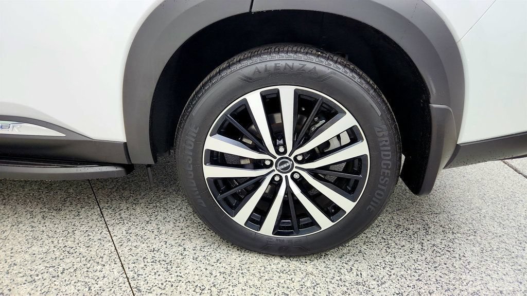 Used 2025 Nissan Pathfinder Platinum AWD/4WD image 9