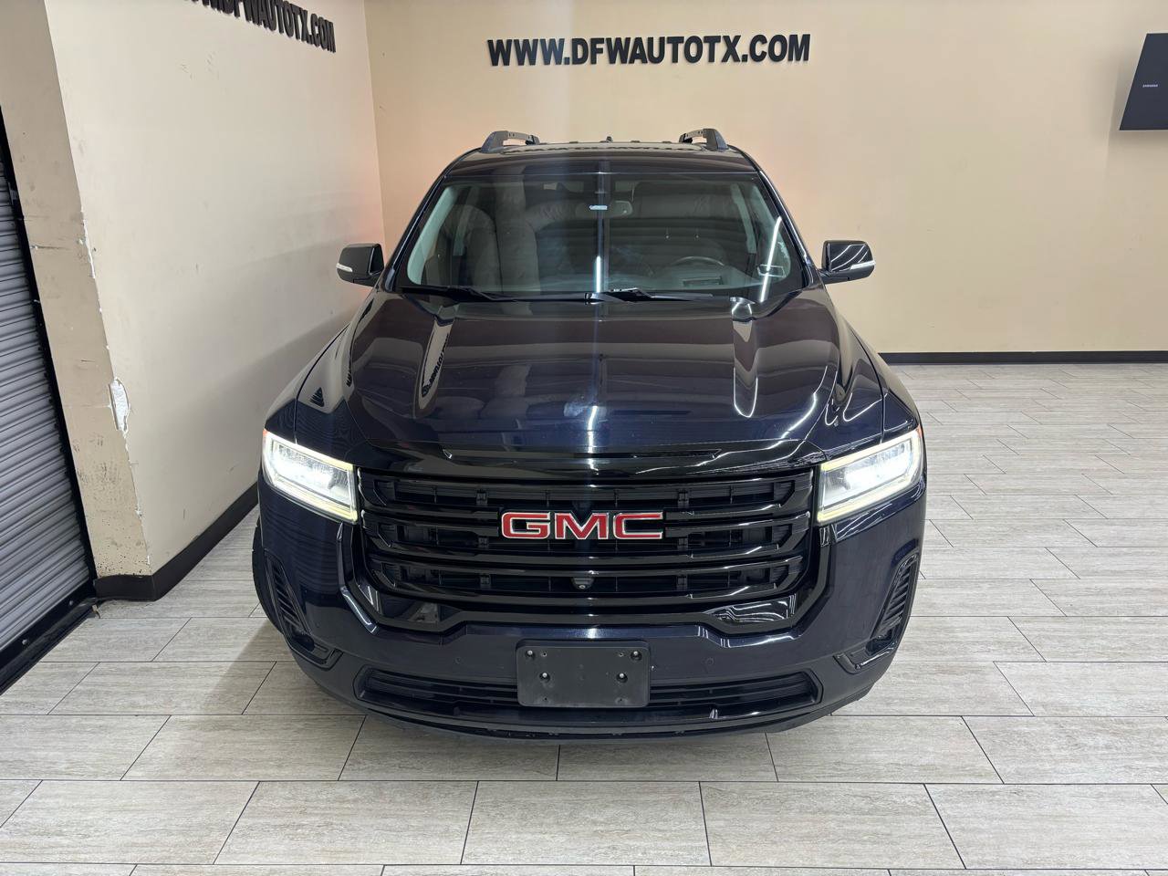 Used 2021 GMC Acadia SLT w/ Elevation Edition FWD image 3