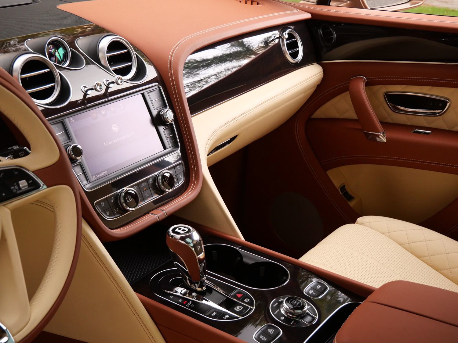 Used 2017 Bentley Bentayga image 14