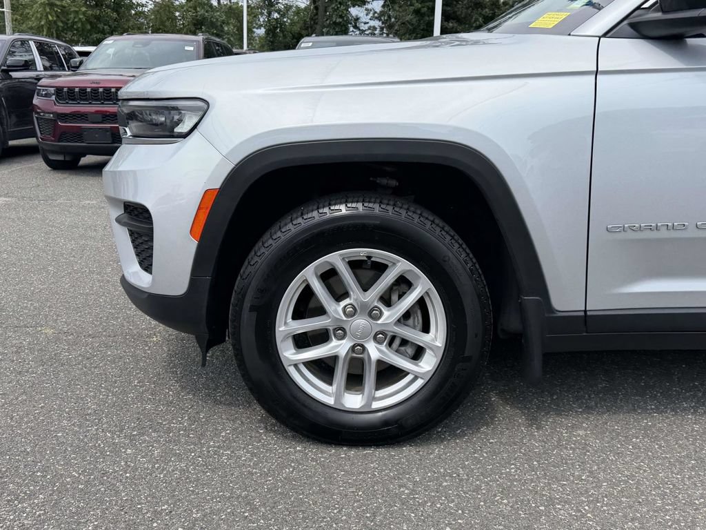 Used 2025 Jeep Grand Cherokee Laredo X AWD/4WD image 5