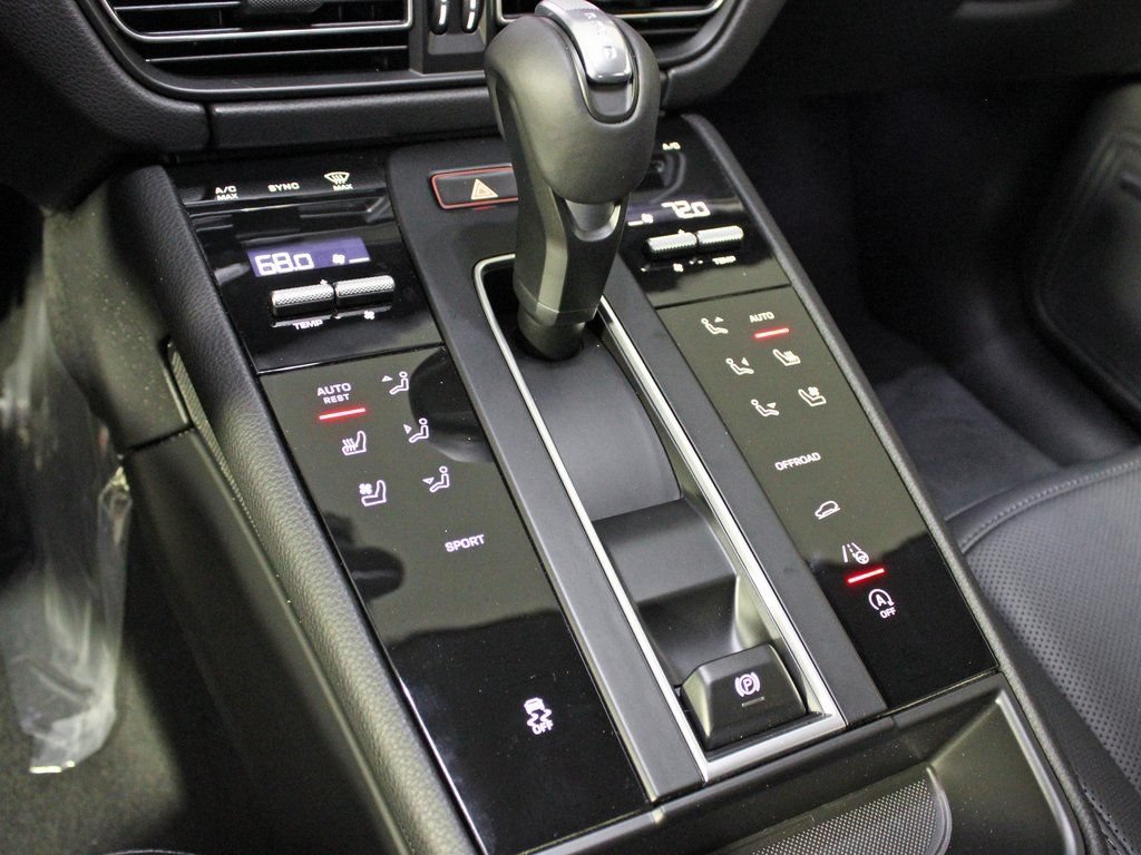 Certified 2026 Porsche Macan AWD/4WD image 29