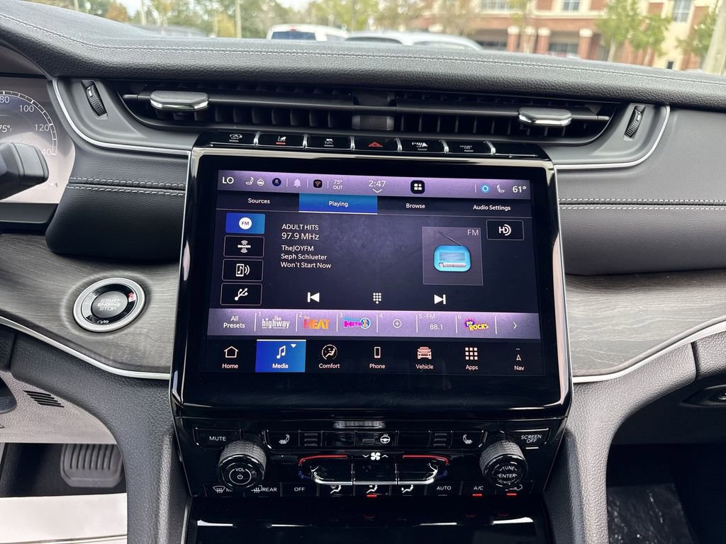 New 2025 Jeep Grand Cherokee L Limited w/ Black Appearance Package image 23