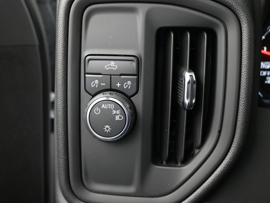 Used 2025 Chevrolet Silverado 1500 Custom image 32
